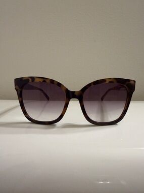 Tortoiseshell Cat-Eye Sunglasses with Brown Gradient Lenses